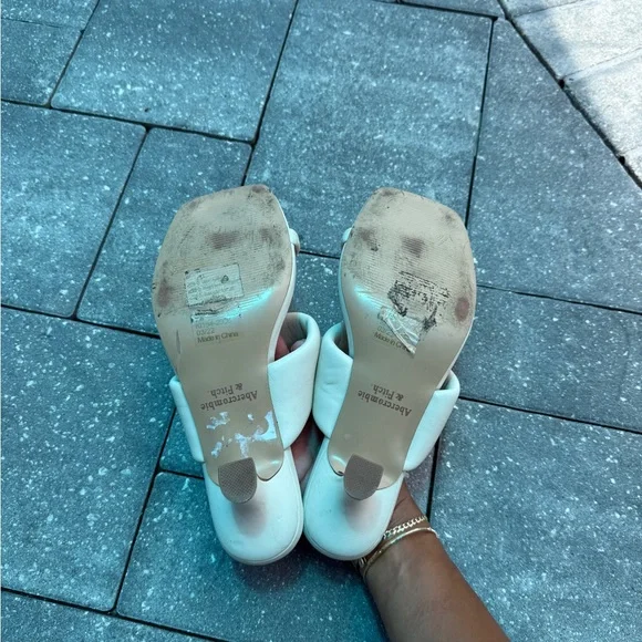 A&F CREAM SANDALS - Picture 4 of 5